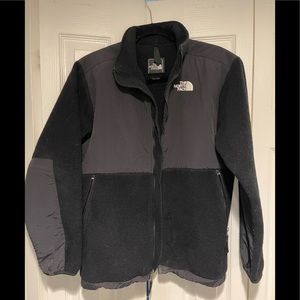 NorthFace Black fleece sweater/jacket used in great condition.